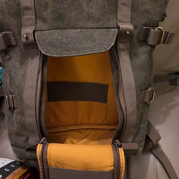 National Geographic Africa, probably, camera & laptop backpack. DSLR mirrorless - Picture 9 of 16